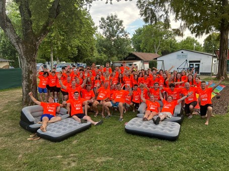 Holländische Delegation am Campingplatz der United World Games